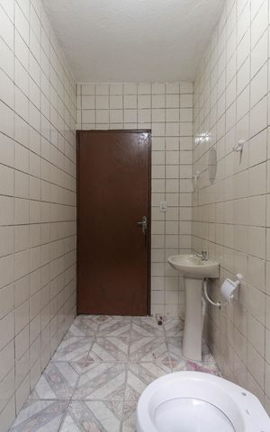 Casa para alugar com 42m², 1 quarto e 1 vaga Casa para alugar com 42m², 1 quarto e 1 vagaBanheiro