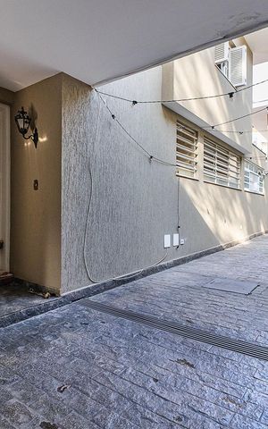 Casa à venda com 400m², 4 quartos e 5 vagas Casa à venda com 400m², 4 quartos e 5 vagasQuintal