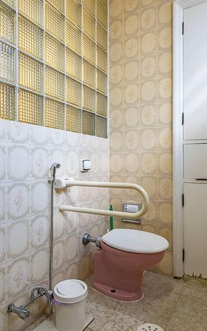 Casa à venda com 400m², 4 quartos e 5 vagas Casa à venda com 400m², 4 quartos e 5 vagasBanheiro 1