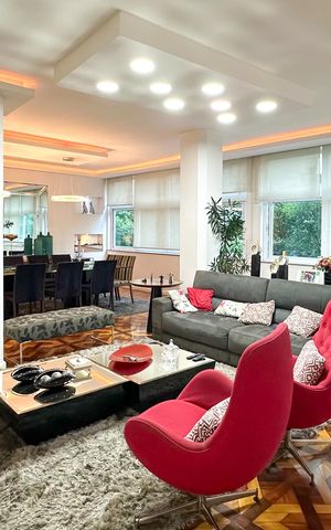 Apartamento à venda com 288m², 4 quartos e 2 vagas Apartamento à venda com 288m², 4 quartos e 2 vagasSala