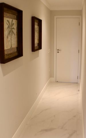Apartamento à venda com 200m², 3 quartos e 3 vagas Apartamento à venda com 200m², 3 quartos e 3 vagasCorredor
