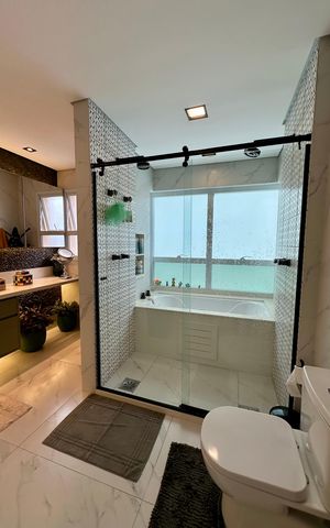 Apartamento à venda com 200m², 3 quartos e 3 vagas Apartamento à venda com 200m², 3 quartos e 3 vagasBanheiro da Suíte 1
