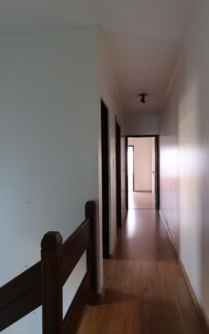 Casa à venda com 200m², 3 quartos e 4 vagasCorredor piso superior