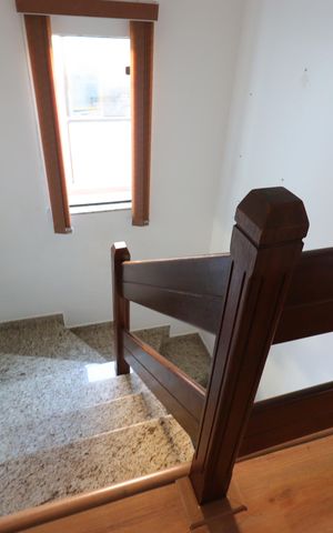 Casa à venda com 200m², 3 quartos e 4 vagasEscada