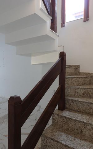Casa à venda com 200m², 3 quartos e 4 vagasEscada