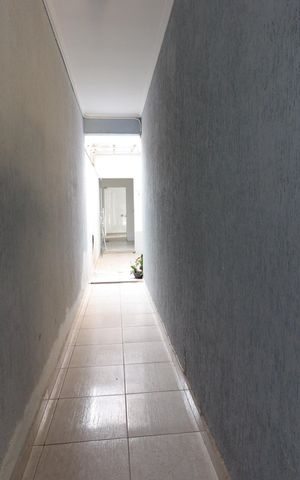 Casa à venda com 200m², 3 quartos e 4 vagasCorredor externo