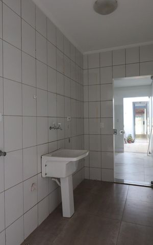Casa à venda com 200m², 3 quartos e 4 vagasÁrea de Serviço