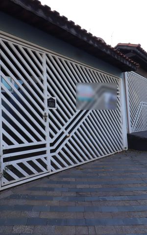 Casa à venda com 200m², 3 quartos e 4 vagasFachada