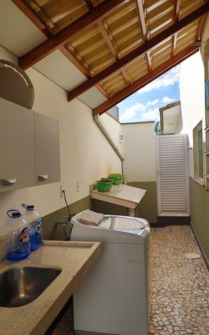 Casa de condomínio para alugar com 400m², 5 quartos e 4 vagasÁrea de Serviço