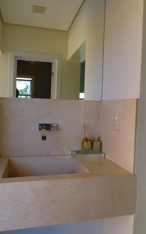 Casa de condomínio para alugar com 400m², 5 quartos e 4 vagasLavabo