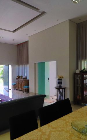 Casa de condomínio para alugar com 400m², 5 quartos e 4 vagasSala