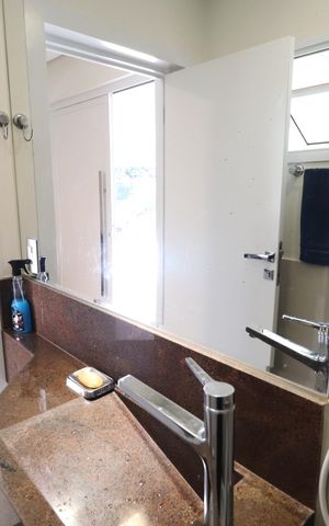 Casa de condomínio para alugar com 400m², 5 quartos e 4 vagasBanheiro Suíte 5