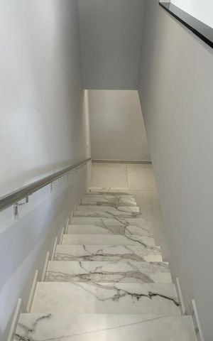 Casa à venda com 180m², 3 quartos e 3 vagasEscada