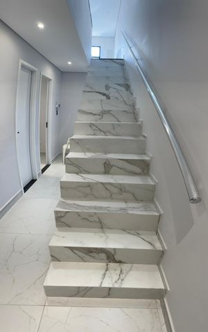 Casa à venda com 180m², 3 quartos e 3 vagasEscada