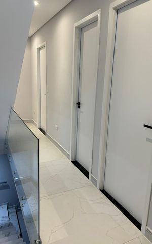 Casa à venda com 180m², 3 quartos e 3 vagasCorredor