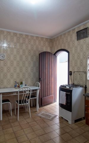 Casa à venda com 169m², 3 quartos e 2 vagas Casa à venda com 169m², 3 quartos e 2 vagasCozinha