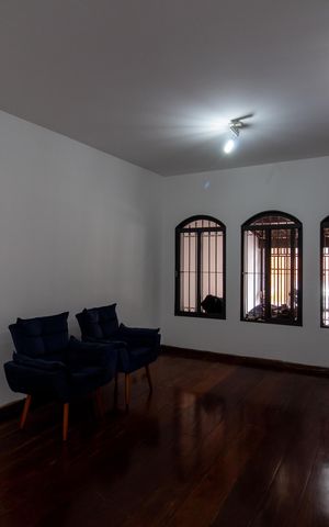 Casa à venda com 169m², 3 quartos e 2 vagas Casa à venda com 169m², 3 quartos e 2 vagasSala