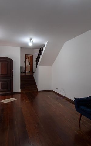 Casa à venda com 169m², 3 quartos e 2 vagas Casa à venda com 169m², 3 quartos e 2 vagasSala