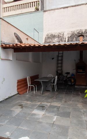 Casa à venda com 169m², 3 quartos e 2 vagas Casa à venda com 169m², 3 quartos e 2 vagasQuintal