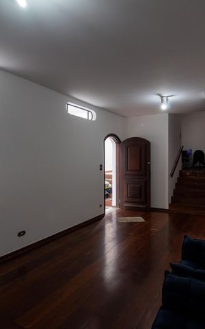 Casa à venda com 169m², 3 quartos e 2 vagas Casa à venda com 169m², 3 quartos e 2 vagasSala