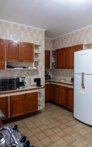 Casa à venda com 169m², 3 quartos e 2 vagas Casa à venda com 169m², 3 quartos e 2 vagasCozinha