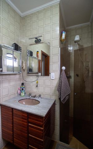Casa à venda com 169m², 3 quartos e 2 vagas Casa à venda com 169m², 3 quartos e 2 vagasBanheiro