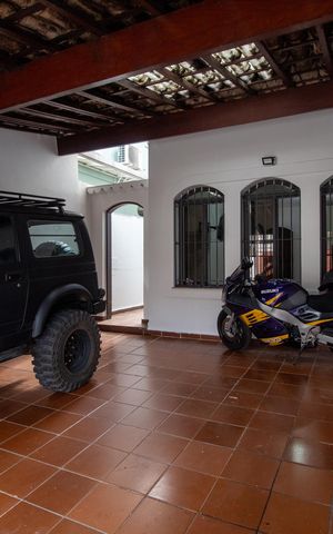 Casa à venda com 169m², 3 quartos e 2 vagas Casa à venda com 169m², 3 quartos e 2 vagasGaragem