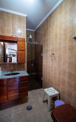 Casa à venda com 169m², 3 quartos e 2 vagas Casa à venda com 169m², 3 quartos e 2 vagasBanheiro Suíte