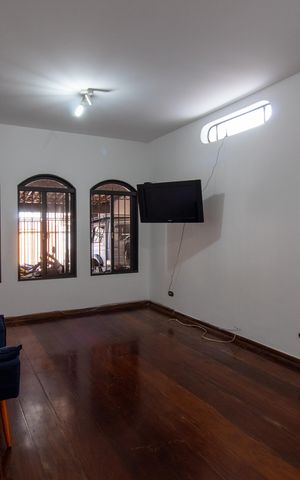 Casa à venda com 169m², 3 quartos e 2 vagas Casa à venda com 169m², 3 quartos e 2 vagasSala