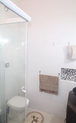 Casa à venda com 193m², 5 quartos e 3 vagasBanheiro 1