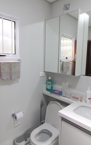 Casa à venda com 193m², 5 quartos e 3 vagasBanheiro 2