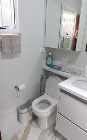 Casa à venda com 193m², 5 quartos e 3 vagasBanheiro 2
