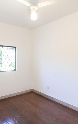 Casa à venda com 450m², 2 quartos e 5 vagas Casa à venda com 450m², 2 quartos e 5 vagasQuarto 2