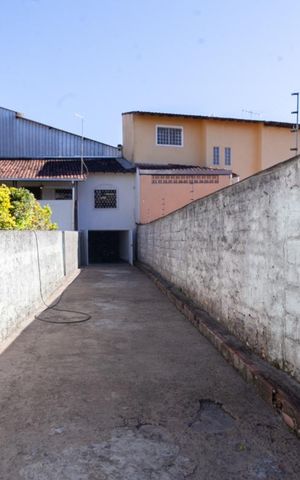 Casa à venda com 450m², 2 quartos e 5 vagas Casa à venda com 450m², 2 quartos e 5 vagasGaragem