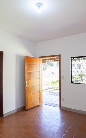 Casa à venda com 450m², 2 quartos e 5 vagas Casa à venda com 450m², 2 quartos e 5 vagasSala