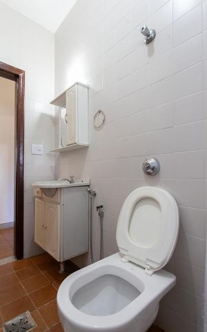 Casa à venda com 450m², 2 quartos e 5 vagas Casa à venda com 450m², 2 quartos e 5 vagasBanheiro Social