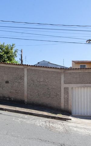 Casa à venda com 450m², 2 quartos e 5 vagas Casa à venda com 450m², 2 quartos e 5 vagasFachada
