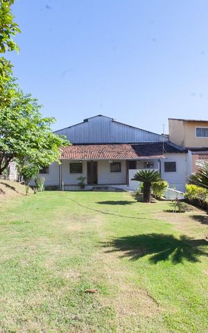 Casa à venda com 450m², 2 quartos e 5 vagas Casa à venda com 450m², 2 quartos e 5 vagasQuintal