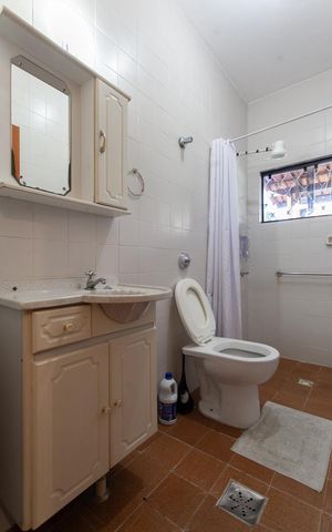 Casa à venda com 450m², 2 quartos e 5 vagas Casa à venda com 450m², 2 quartos e 5 vagasBanheiro Social