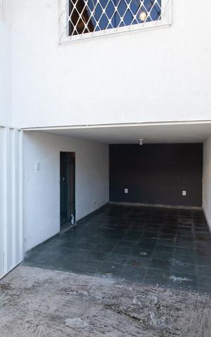 Casa à venda com 450m², 2 quartos e 5 vagas Casa à venda com 450m², 2 quartos e 5 vagasGaragem
