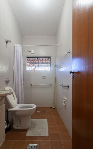 Casa à venda com 450m², 2 quartos e 5 vagas Casa à venda com 450m², 2 quartos e 5 vagasBanheiro Social