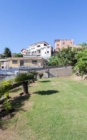 Casa à venda com 450m², 2 quartos e 5 vagas Casa à venda com 450m², 2 quartos e 5 vagasQuintal