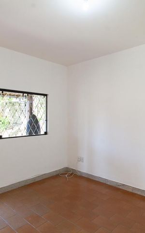 Casa à venda com 450m², 2 quartos e 5 vagas Casa à venda com 450m², 2 quartos e 5 vagasSala