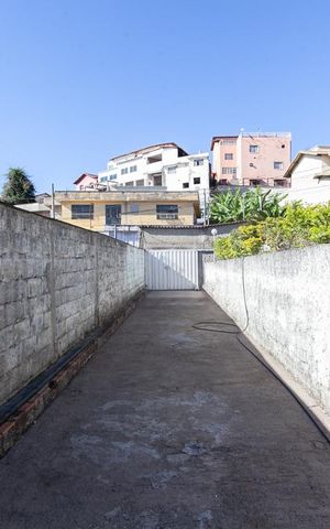 Casa à venda com 450m², 2 quartos e 5 vagas Casa à venda com 450m², 2 quartos e 5 vagasGaragem