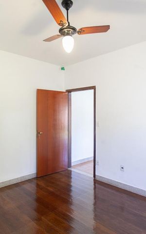 Casa à venda com 450m², 2 quartos e 5 vagas Casa à venda com 450m², 2 quartos e 5 vagasQuarto 1