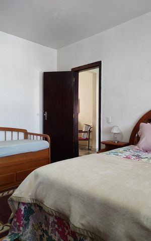 Casa à venda com 450m², 3 quartos e 3 vagas Casa à venda com 450m², 3 quartos e 3 vagasQuarto 2 - Armários