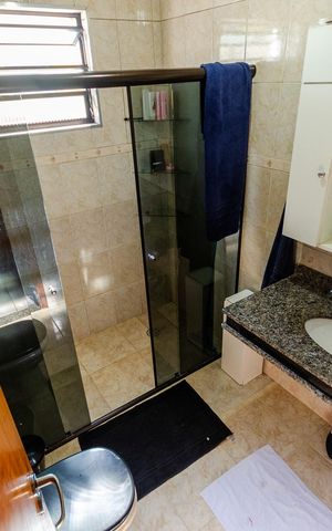Casa à venda com 219m², 3 quartos e 4 vagas Casa à venda com 219m², 3 quartos e 4 vagasSuíte - Banheiro