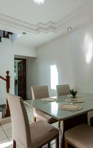 Casa à venda com 219m², 3 quartos e 4 vagas Casa à venda com 219m², 3 quartos e 4 vagasSala