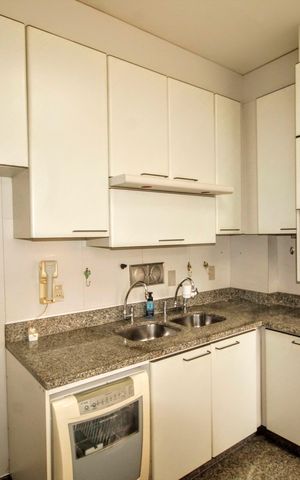 Apartamento à venda com 166m², 4 quartos e 2 vagasCozinha