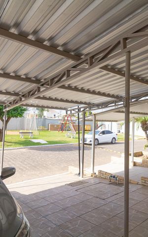 Casa de condomínio à venda com 55m², 2 quartos e 2 vagas Casa de condomínio à venda com 55m², 2 quartos e 2 vagasVista da Sala